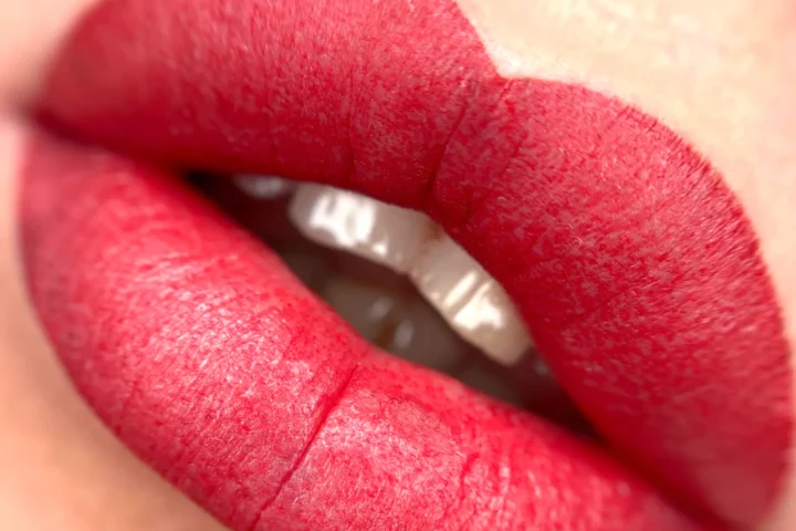 How to Permanently Colour Lips