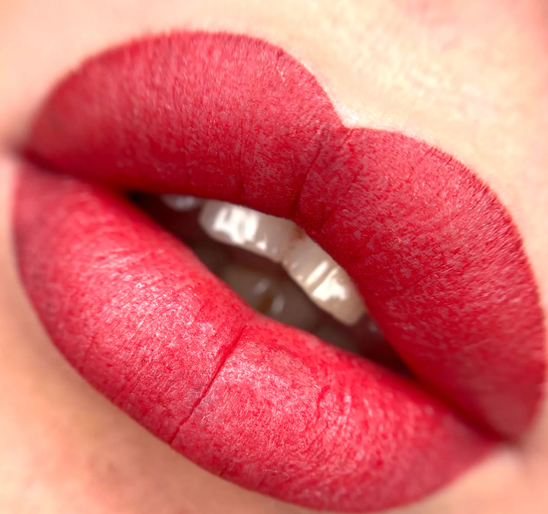 How to Permanently Colour Lips